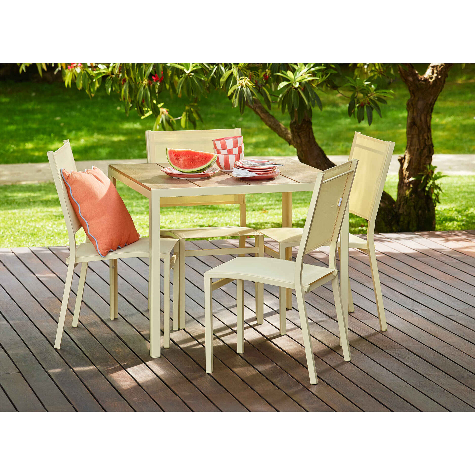 Conjunto de Mesa e 4 Cadeiras Metal Amarelo Kasa