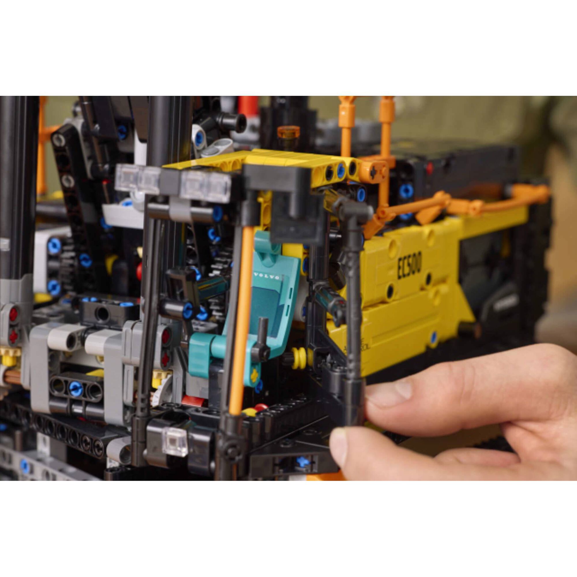 LEGO Technic - Escavadora Volvo Ec500 Hybrid - 42215