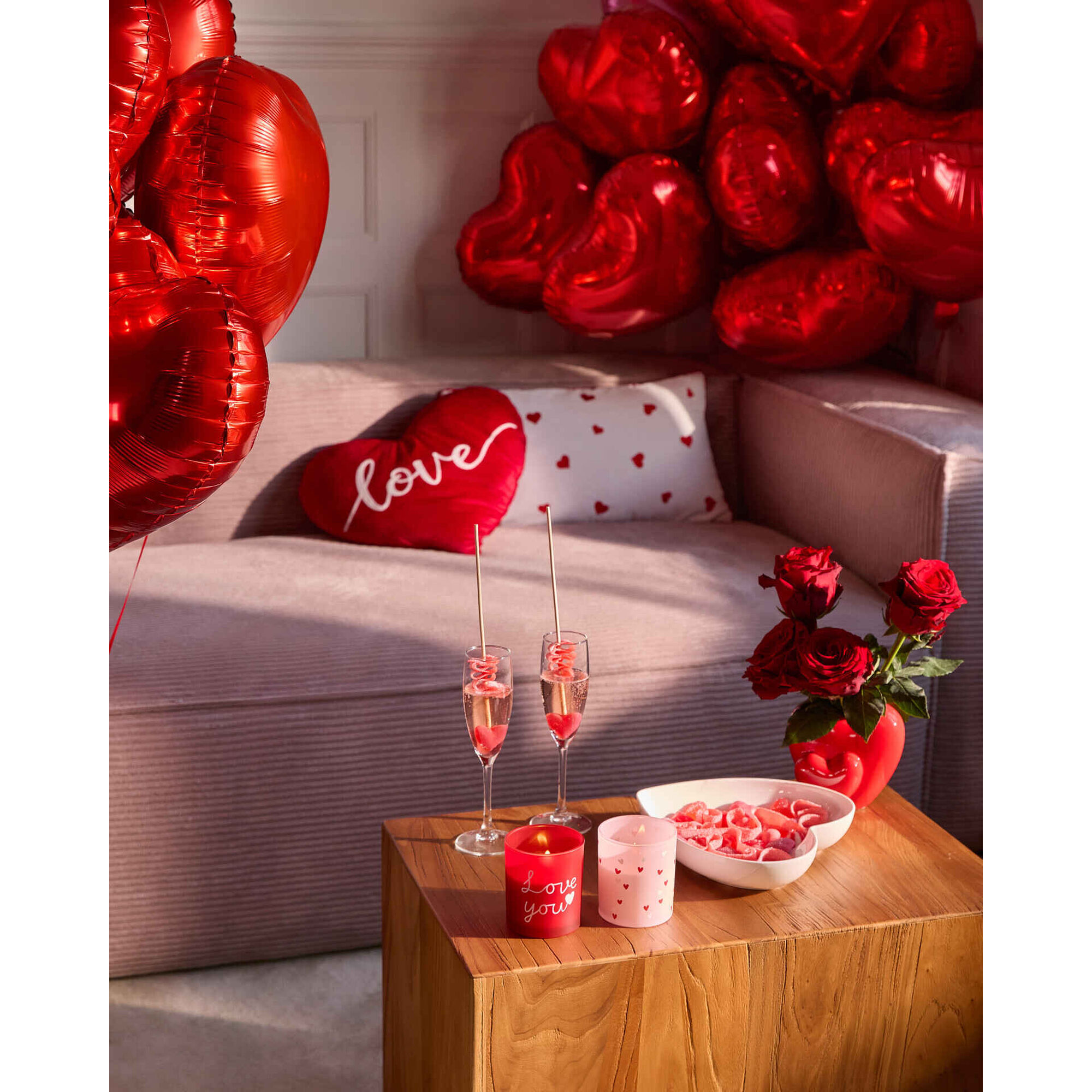 Almofada 30x50cm Branca com Cora&ccedil;&otilde;es Kasa