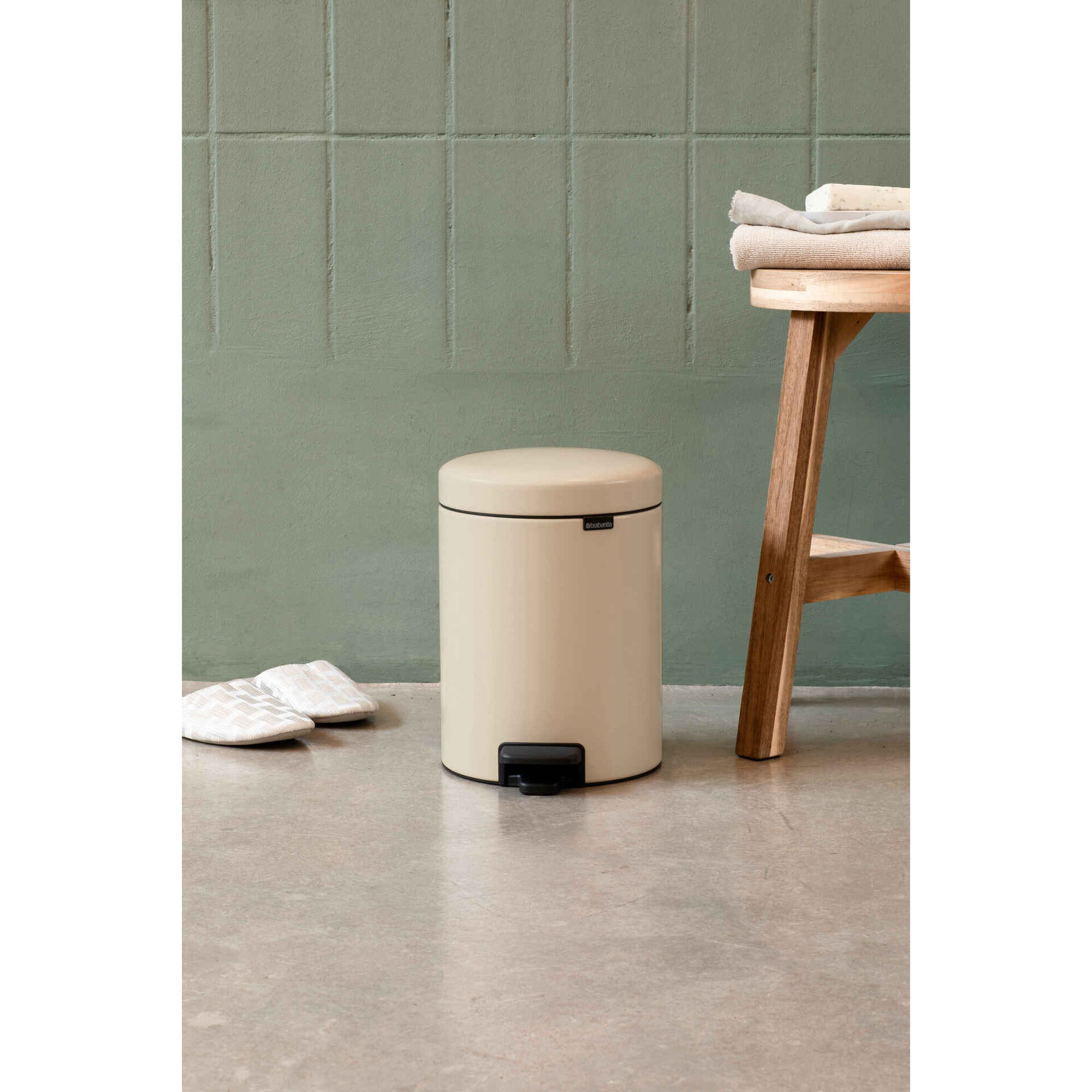 Balde de Lixo com Pedal A&ccedil;o Inoxid&aacute;vel 3L Bege NewIcon Brabantia