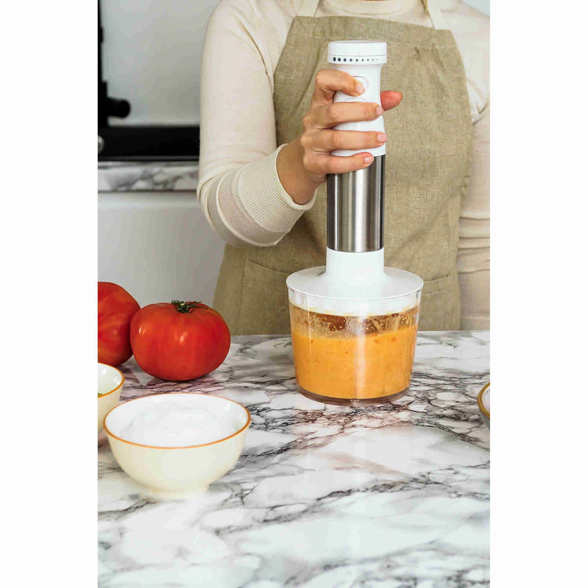 Varinha com Acessórios Branca 800W