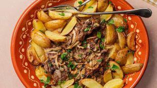 Borrego Assado com Batatas
