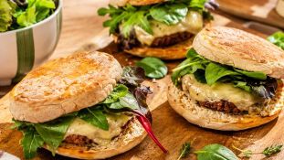 Hamb&uacute;rguer no Bolo do Caco